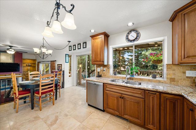 296 Randall Dr, Folsom, CA 95630