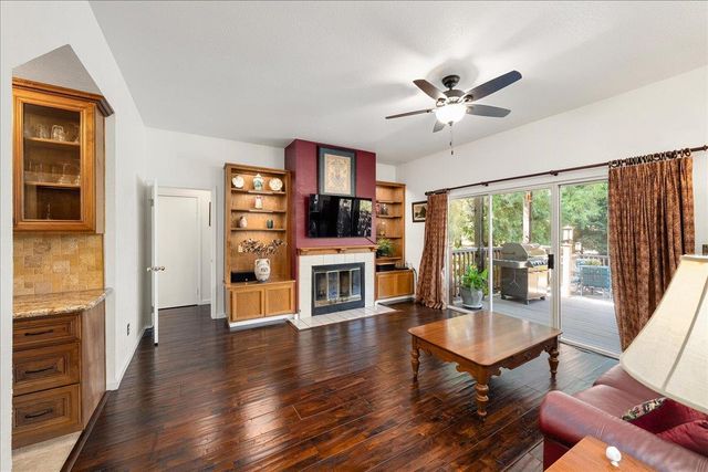 296 Randall Dr, Folsom, CA 95630