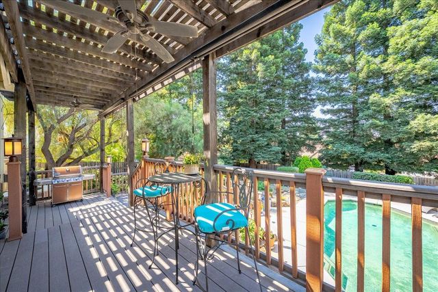 296 Randall Dr, Folsom, CA 95630