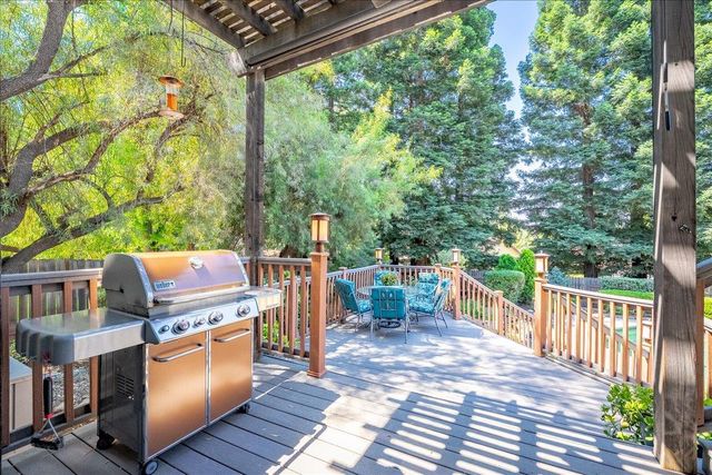 296 Randall Dr, Folsom, CA 95630