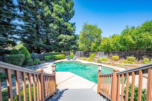 296 Randall Dr, Folsom, CA 95630