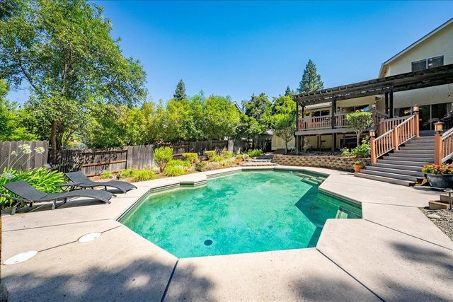 296 Randall Dr, Folsom, CA 95630