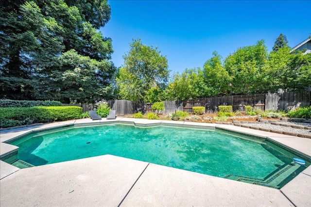 296 Randall Dr, Folsom, CA 95630