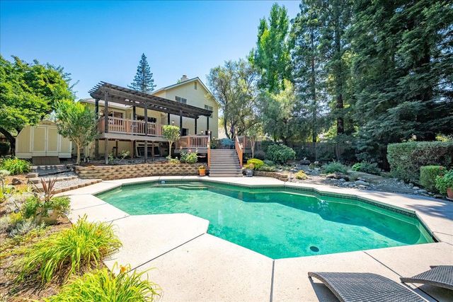 296 Randall Dr, Folsom, CA 95630