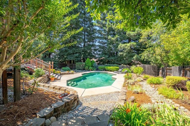 296 Randall Dr, Folsom, CA 95630