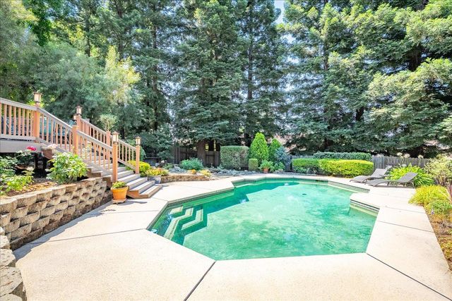 296 Randall Dr, Folsom, CA 95630