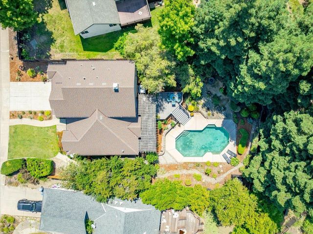 296 Randall Dr, Folsom, CA 95630