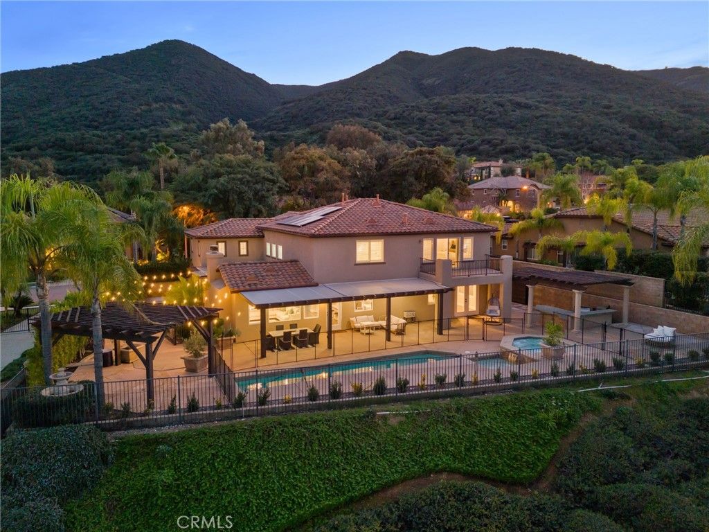 Image 4 of property listing at 1561 Vandagriff Way, Corona, CA 92883