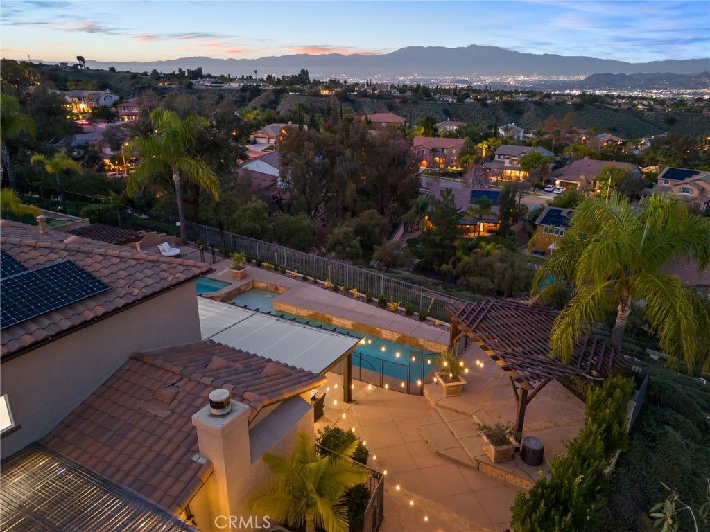 Image 5 of property listing at 1561 Vandagriff Way, Corona, CA 92883