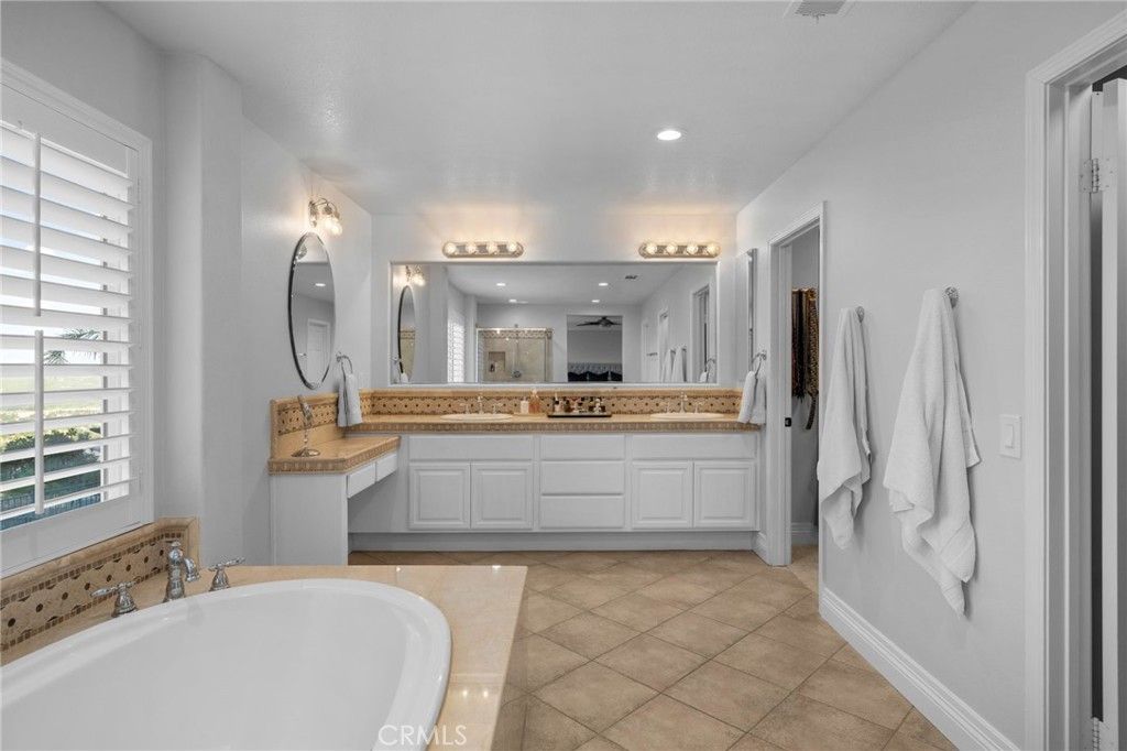 Image 54 of property listing at 1561 Vandagriff Way, Corona, CA 92883