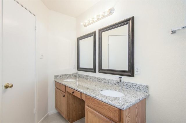 9811 S Galwan Circle, Houston, TX 77070