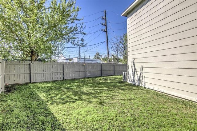 9811 S Galwan Circle, Houston, TX 77070