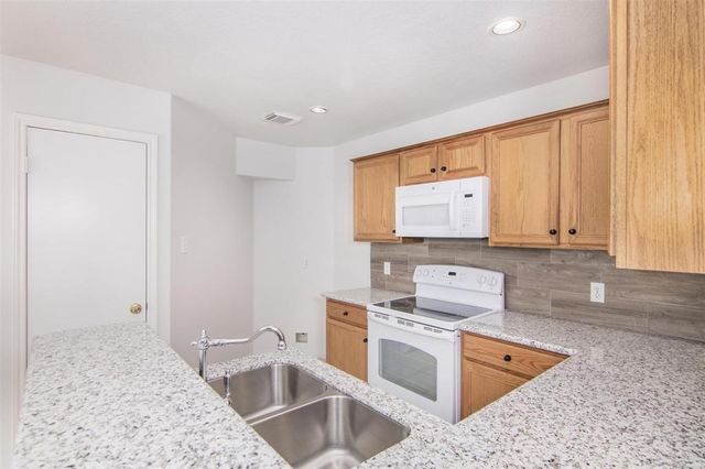 9811 S Galwan Circle, Houston, TX 77070