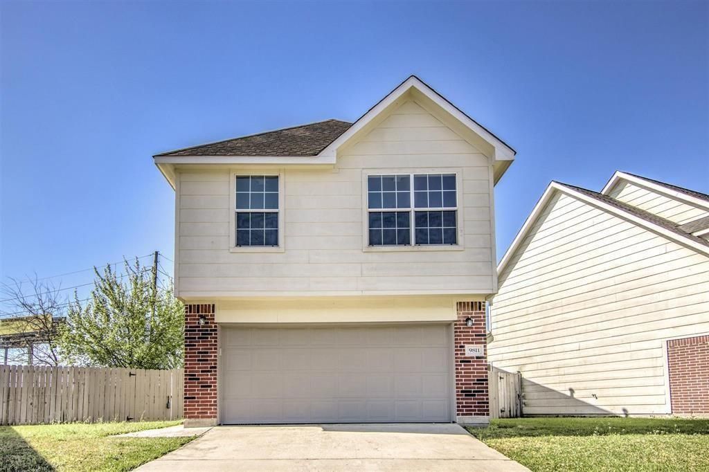 9811 S Galwan Circle, Houston, TX 77070