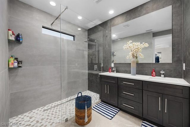 301 Kismet PKWY E, Cape Coral, FL 33909