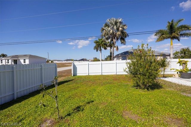 301 Kismet PKWY E, Cape Coral, FL 33909