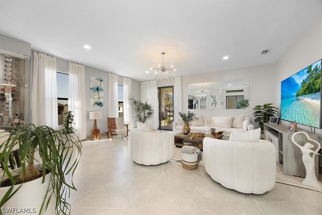 301 Kismet PKWY E, Cape Coral, FL 33909