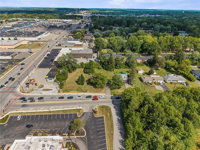 39 S Buhl Farm Dr, Hermitage, PA 16148