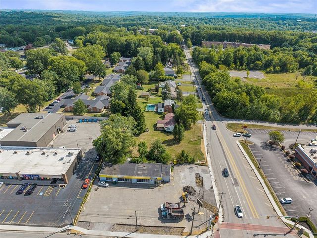 39 S Buhl Farm Dr, Hermitage, PA 16148