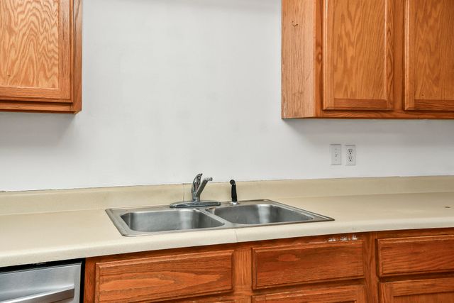 1306 N Brown Avenue, Springfield, MO 65802