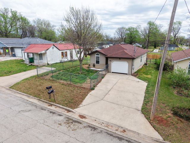 1306 N Brown Avenue, Springfield, MO 65802