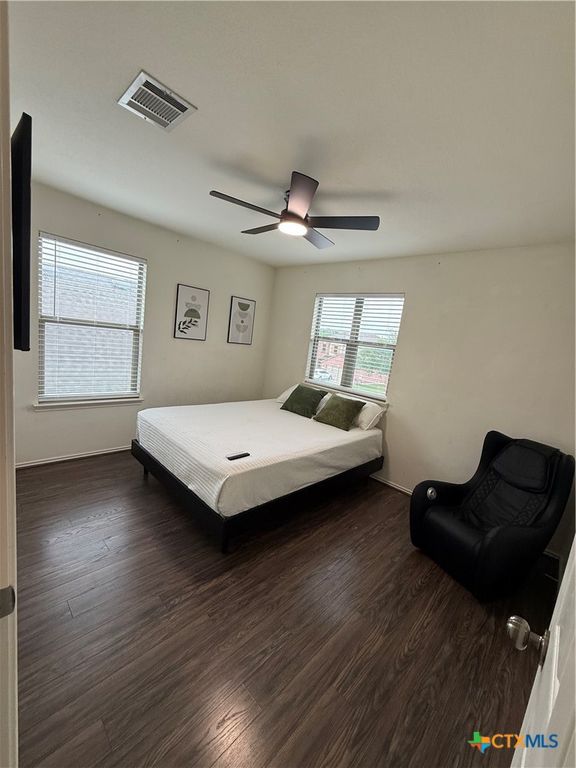 Image 11 of property listing at 716 Tumbleweed Trail, Temple, TX 76502