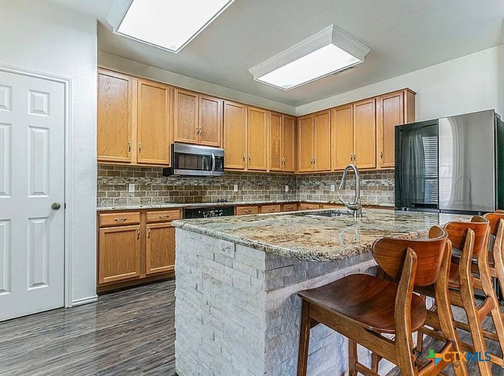 Image 4 of property listing at 716 Tumbleweed Trail, Temple, TX 76502