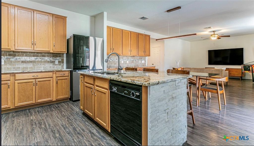 Image 5 of property listing at 716 Tumbleweed Trail, Temple, TX 76502