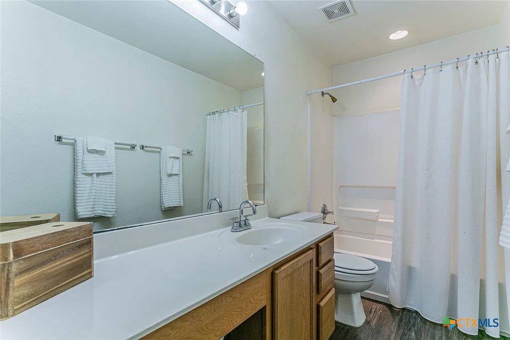 Image 9 of property listing at 716 Tumbleweed Trail, Temple, TX 76502