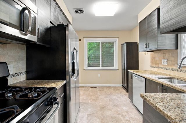 21721 Sussex Street, Oak Park, MI 48237