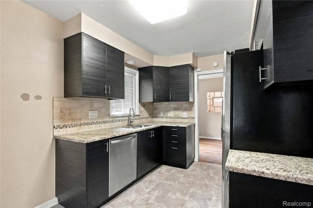 21721 Sussex Street, Oak Park, MI 48237