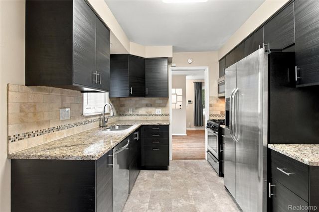 21721 Sussex Street, Oak Park, MI 48237