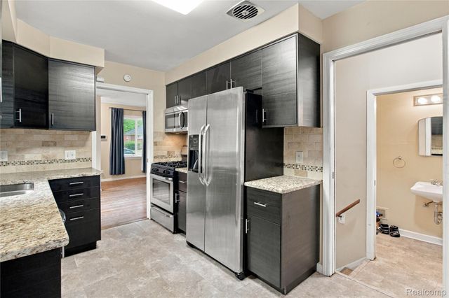 21721 Sussex Street, Oak Park, MI 48237