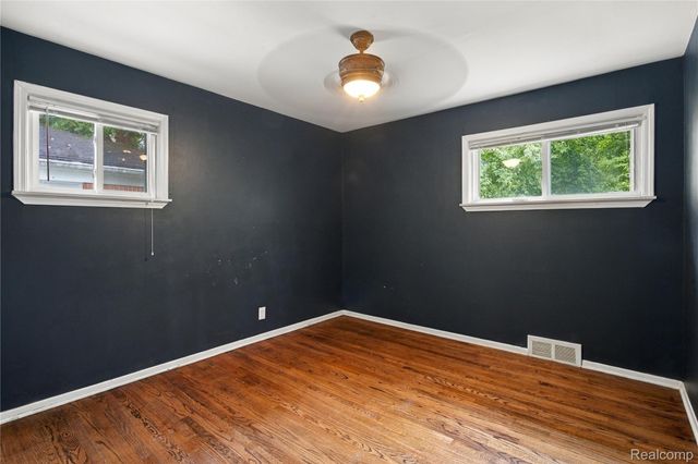 21721 Sussex Street, Oak Park, MI 48237
