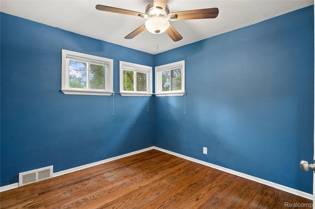21721 Sussex Street, Oak Park, MI 48237