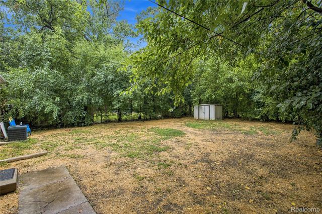 21721 Sussex Street, Oak Park, MI 48237
