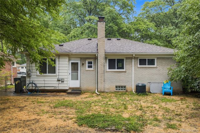 21721 Sussex Street, Oak Park, MI 48237