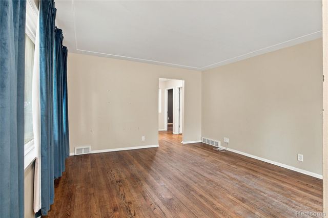 21721 Sussex Street, Oak Park, MI 48237