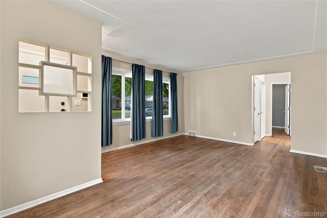 21721 Sussex Street, Oak Park, MI 48237