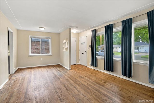 21721 Sussex Street, Oak Park, MI 48237