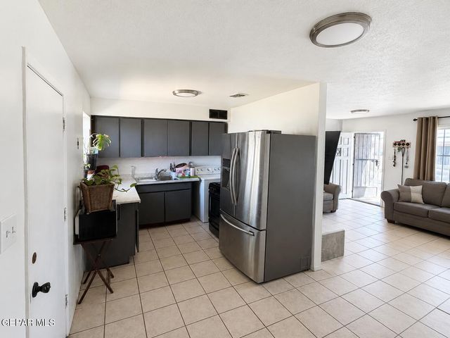 5733 ARROWHEAD Drive, El Paso, TX 79924