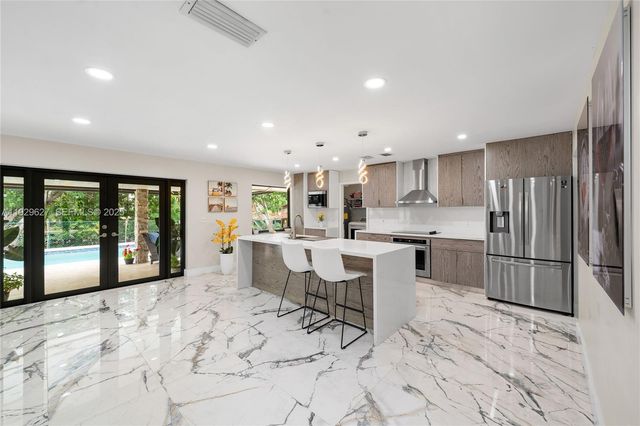 10446 SW 52nd St, Cooper City, FL 33328