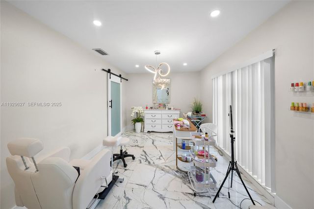 10446 SW 52nd St, Cooper City, FL 33328