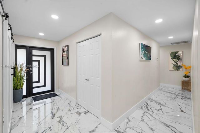 10446 SW 52nd St, Cooper City, FL 33328