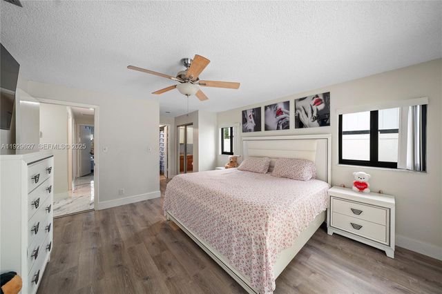 10446 SW 52nd St, Cooper City, FL 33328