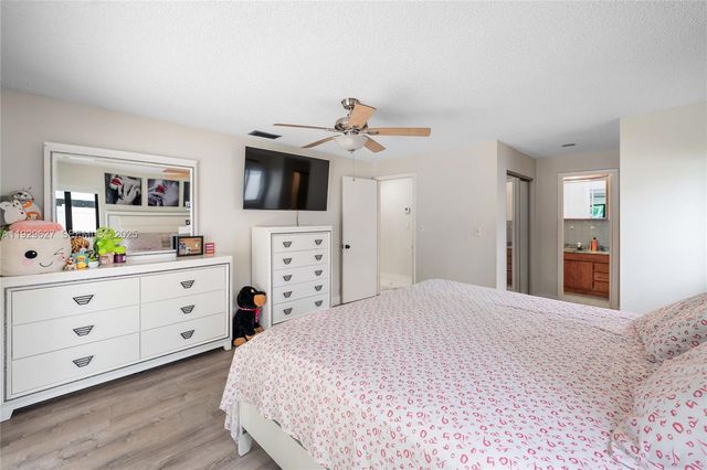 10446 SW 52nd St, Cooper City, FL 33328