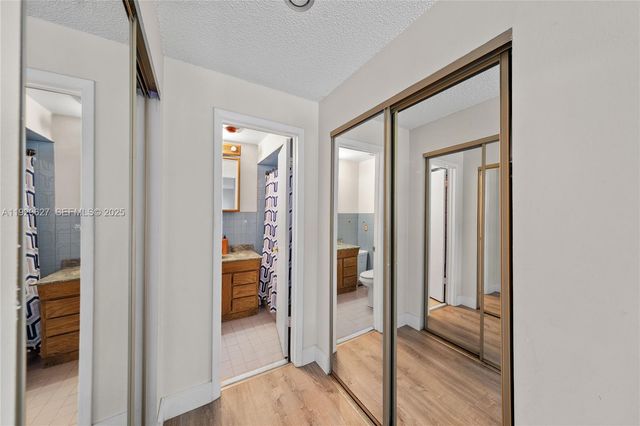 10446 SW 52nd St, Cooper City, FL 33328