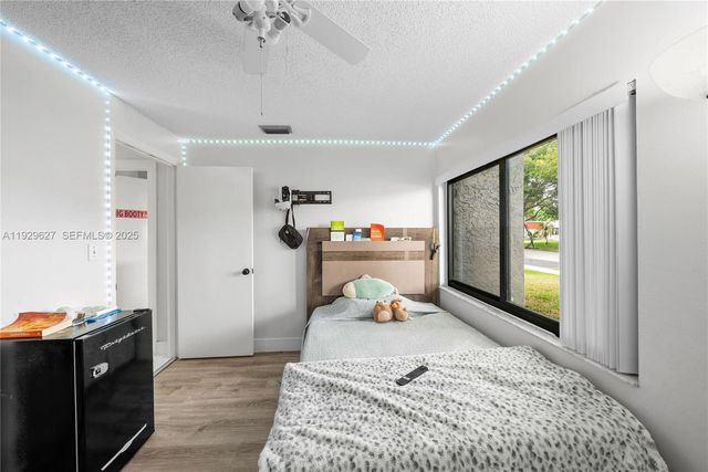 10446 SW 52nd St, Cooper City, FL 33328