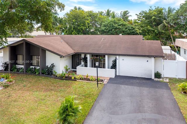 10446 SW 52nd St, Cooper City, FL 33328