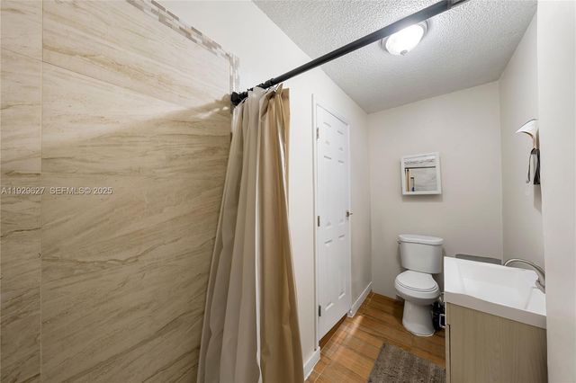 10446 SW 52nd St, Cooper City, FL 33328